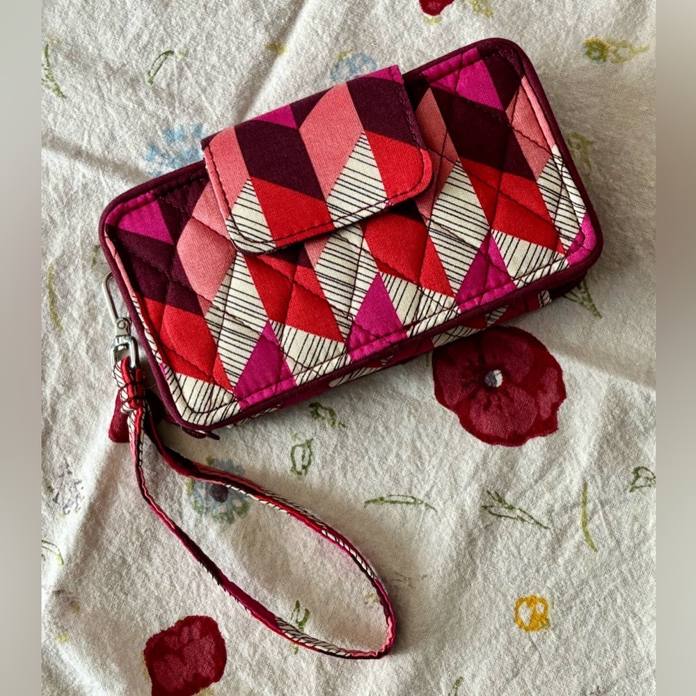 🎈2/$40, 3/$50🔶 VERA BRADLEY NWOT quilted Geometric Patterned Wristlet/Wallet - Picture 3 of 16